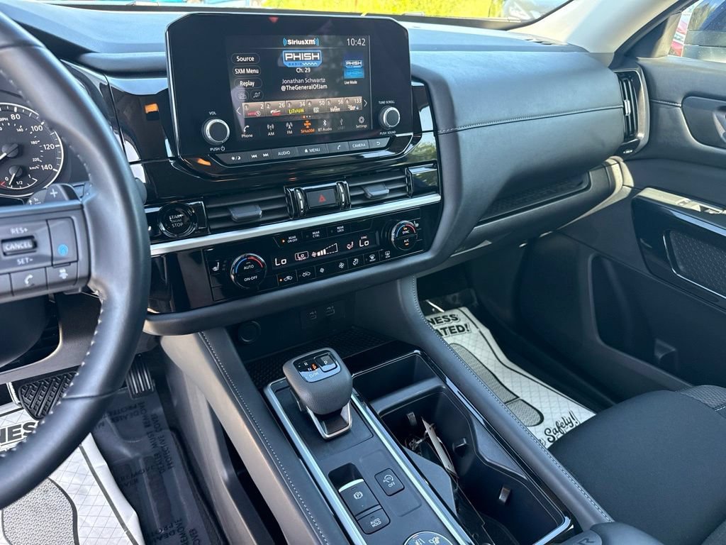 Certified 2025 Nissan Pathfinder SV AWD/4WD image 35