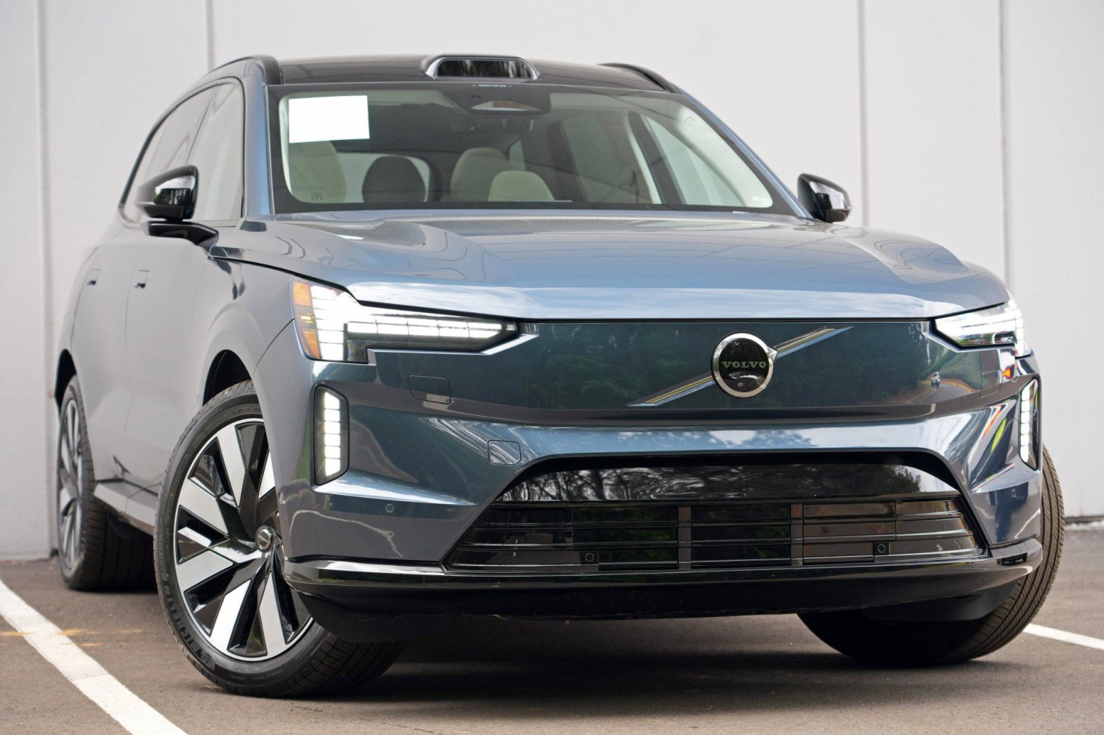 Used 2025 Volvo EX90 Plus AWD/4WD image 4