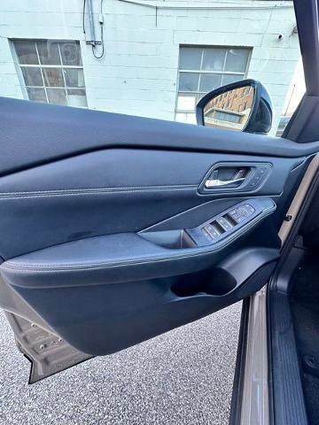 Certified 2024 Nissan Rogue SL w/ SL Premium Package image 22