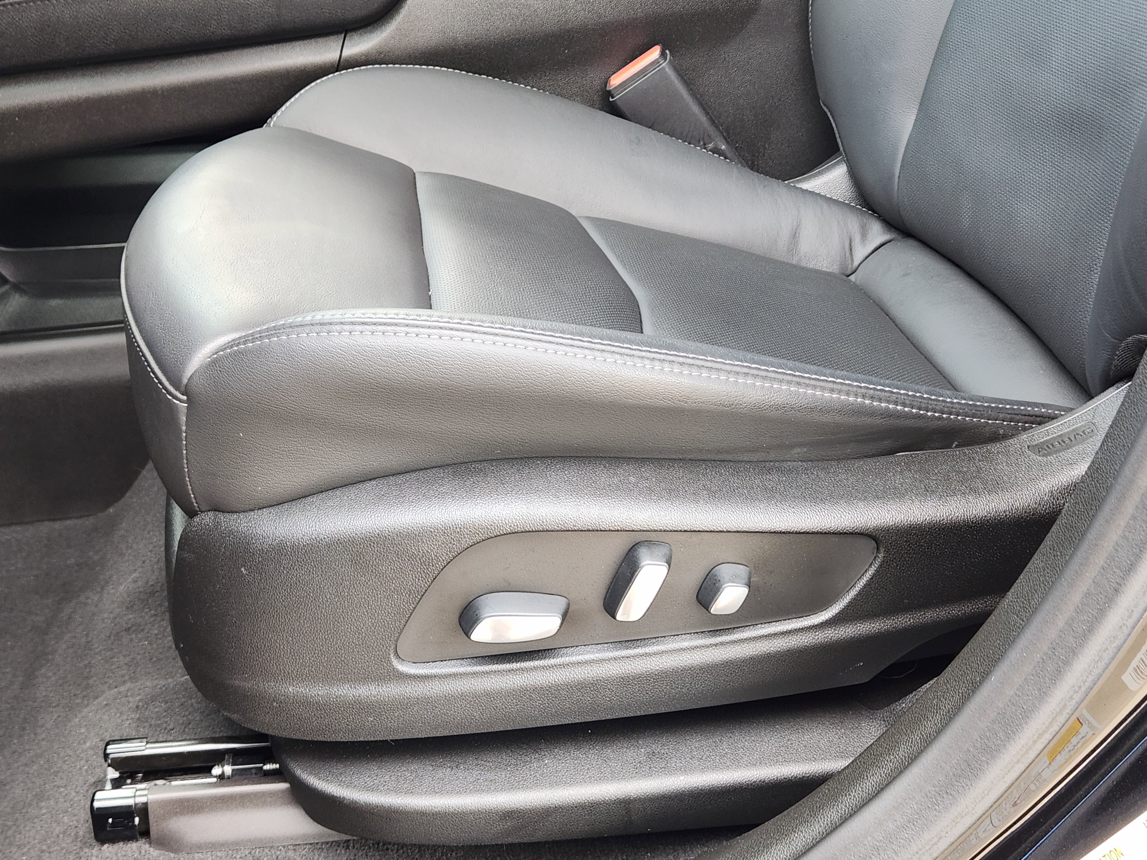 Used 2023 Cadillac XT6 Premium Luxury w/ Technology Package image 32