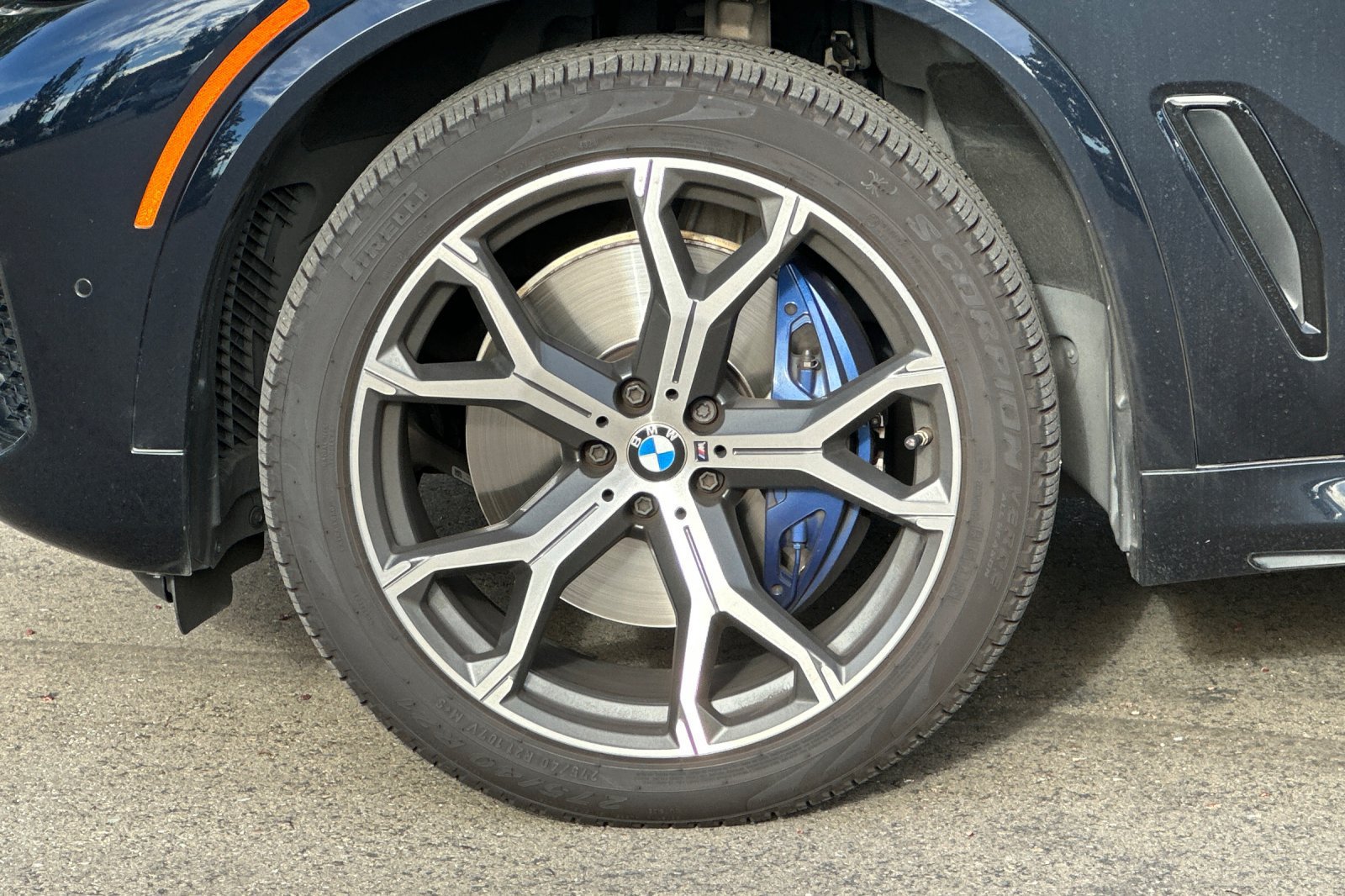 Used 2021 BMW X5 xDrive40i w/ M Sport Package AWD/4WD image 46