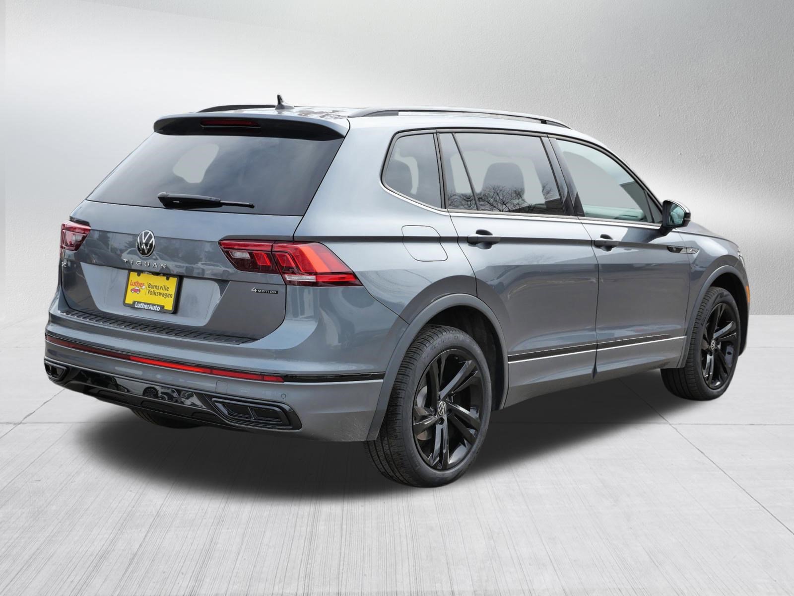 Certified 2024 Volkswagen Tiguan SE R-Line image 7