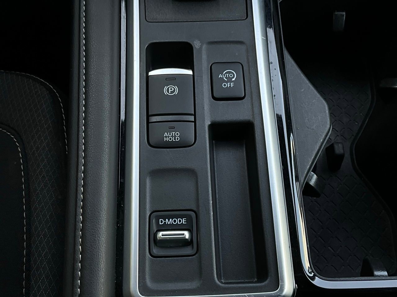 Used 2024 Nissan Pathfinder SV image 25