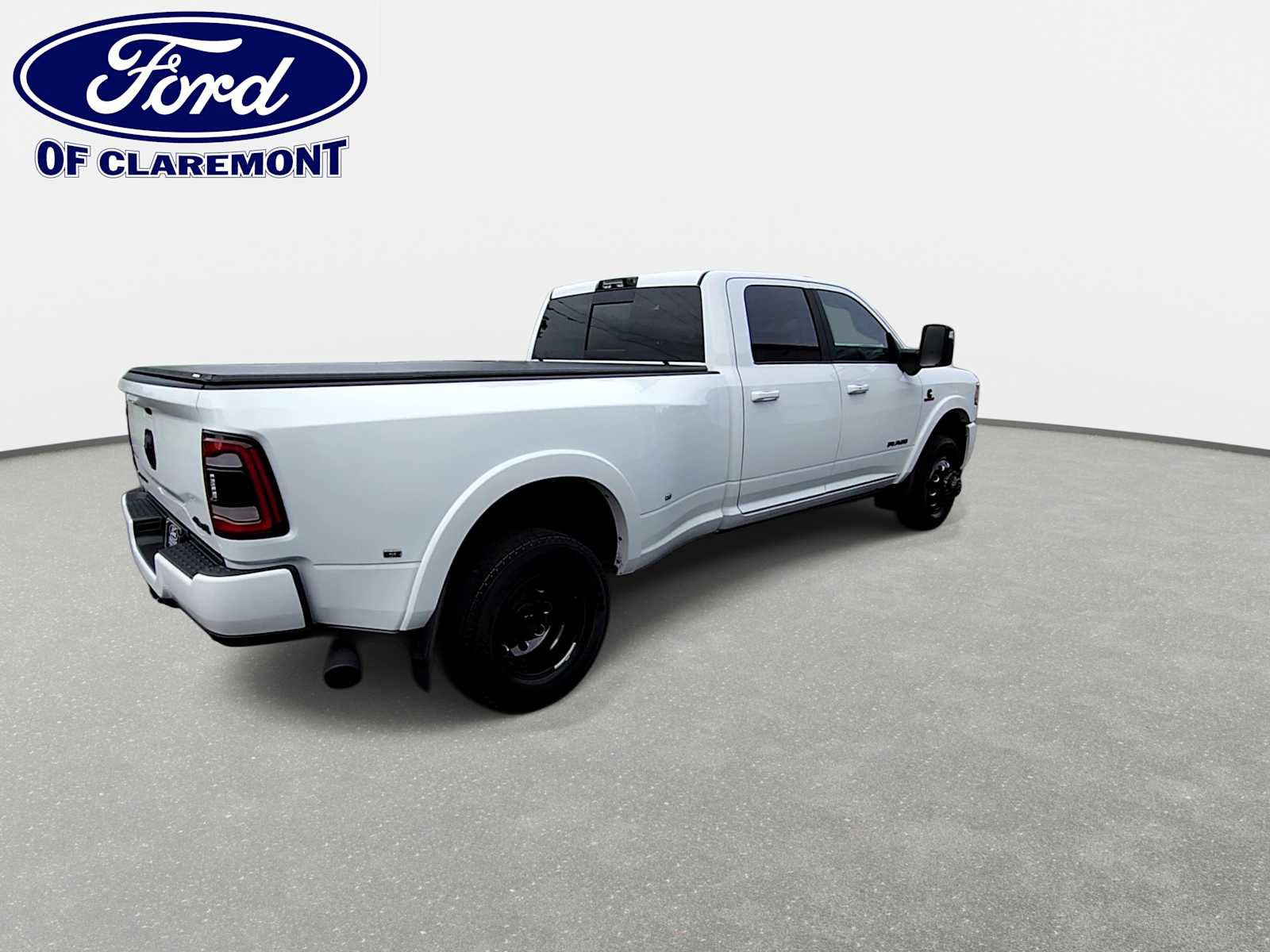 Used 2024 RAM 3500 Limited w/ Night Edition AWD/4WD image 8