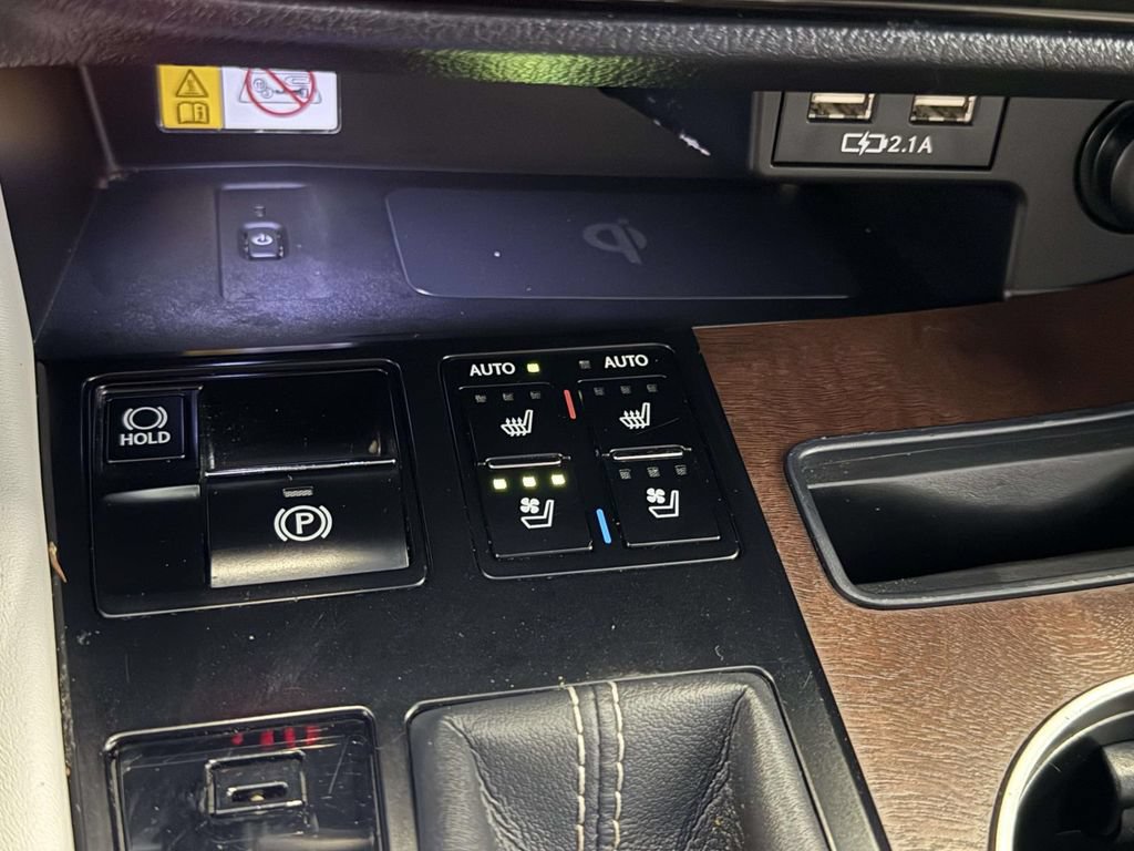 Certified 2022 Lexus RX 350L Premium w/ Premium Package AWD/4WD image 26