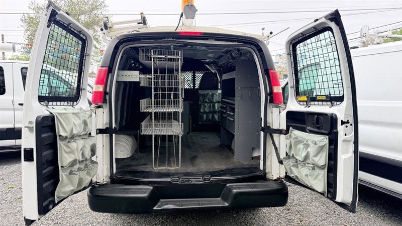 Used 2011 Chevrolet Express 2500 RWD image 16
