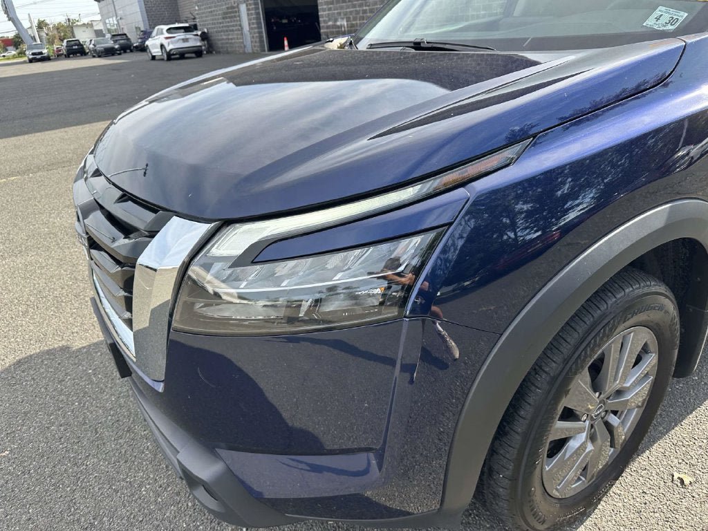 Used 2025 Nissan Pathfinder SV AWD/4WD image 8