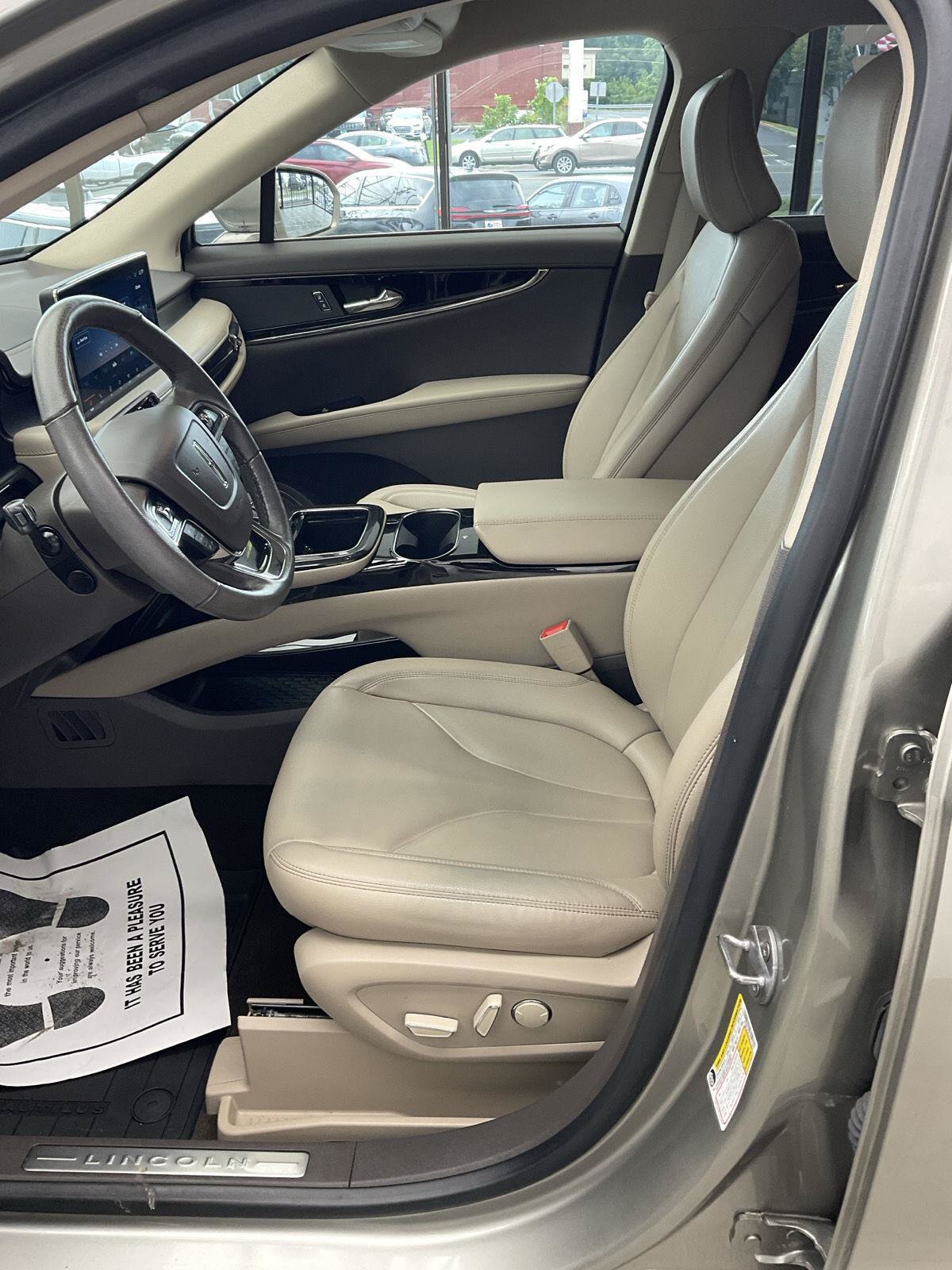 Used 2023 Lincoln Nautilus AWD w/ Premium Package image 8
