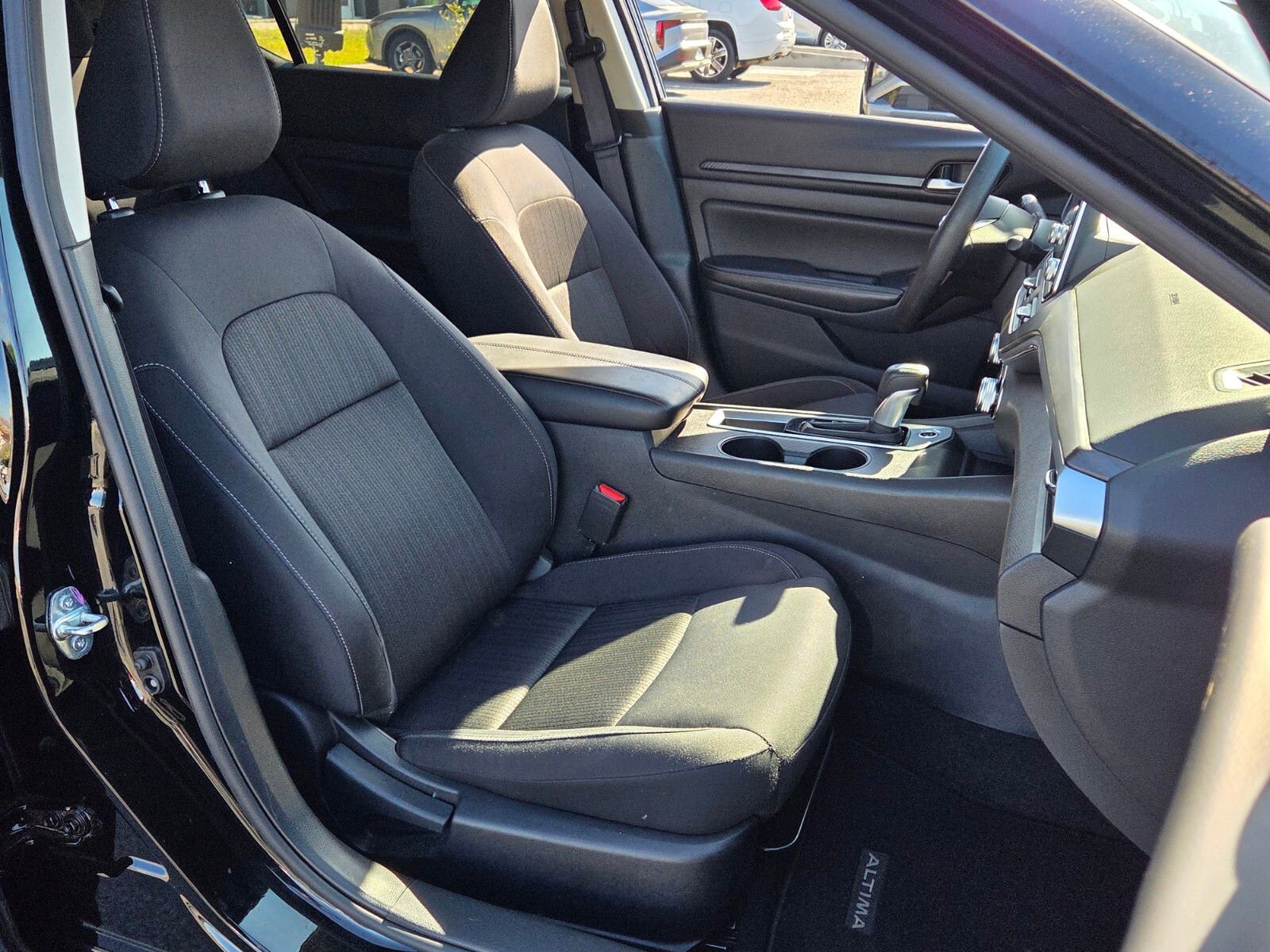 Used 2025 Nissan Altima 2.5 SV image 16