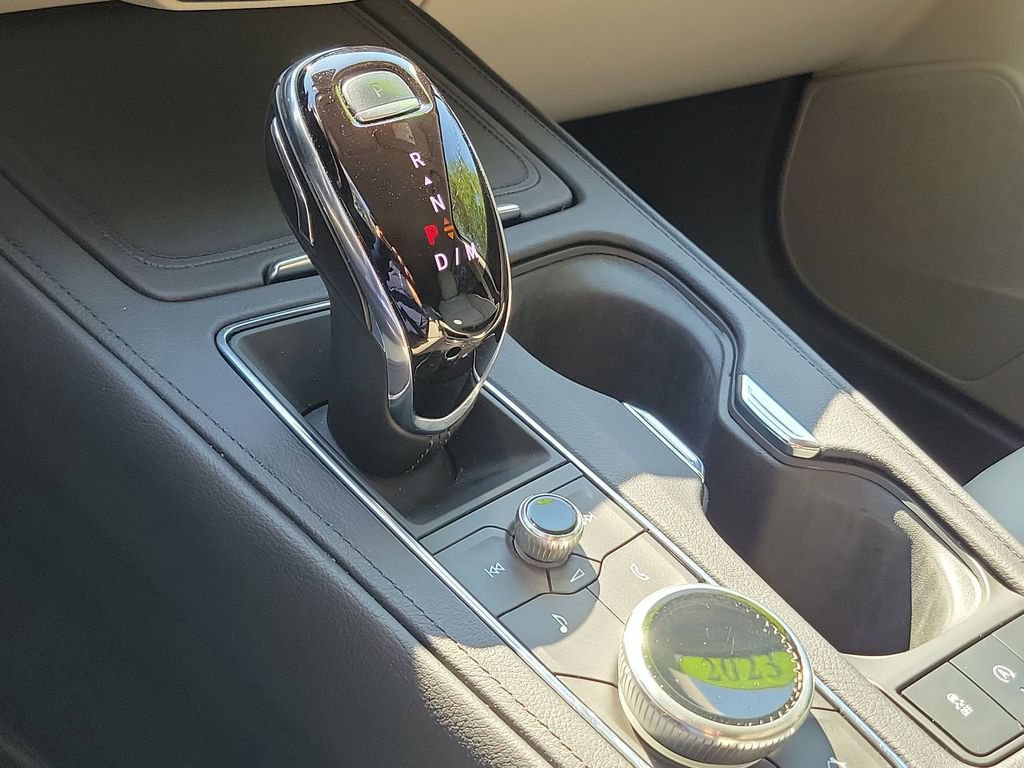 Used 2023 Cadillac XT4 Luxury w/ Cold Weather Package FWD image 31