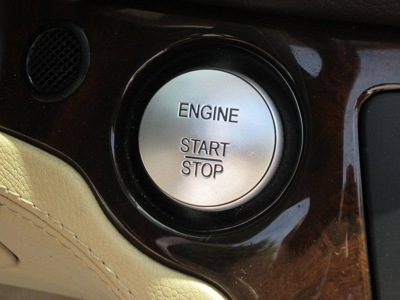Used 2013 Mercedes-Benz SL 550 image 39