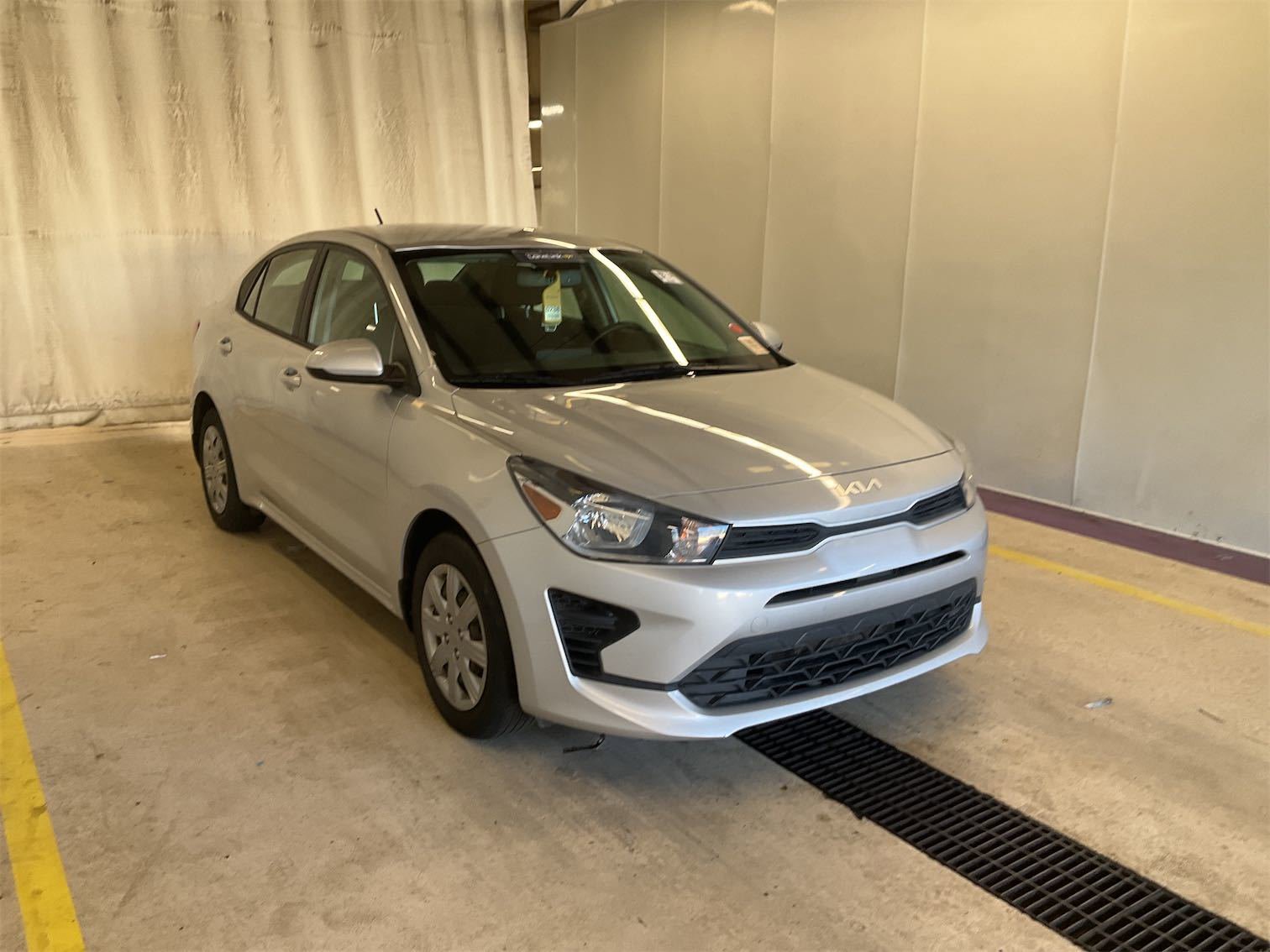 Used 2022 Kia Rio LX image 2