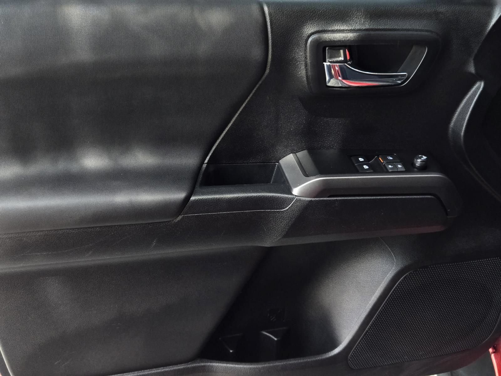 Used 2023 Toyota Tacoma TRD Off-Road AWD/4WD image 17