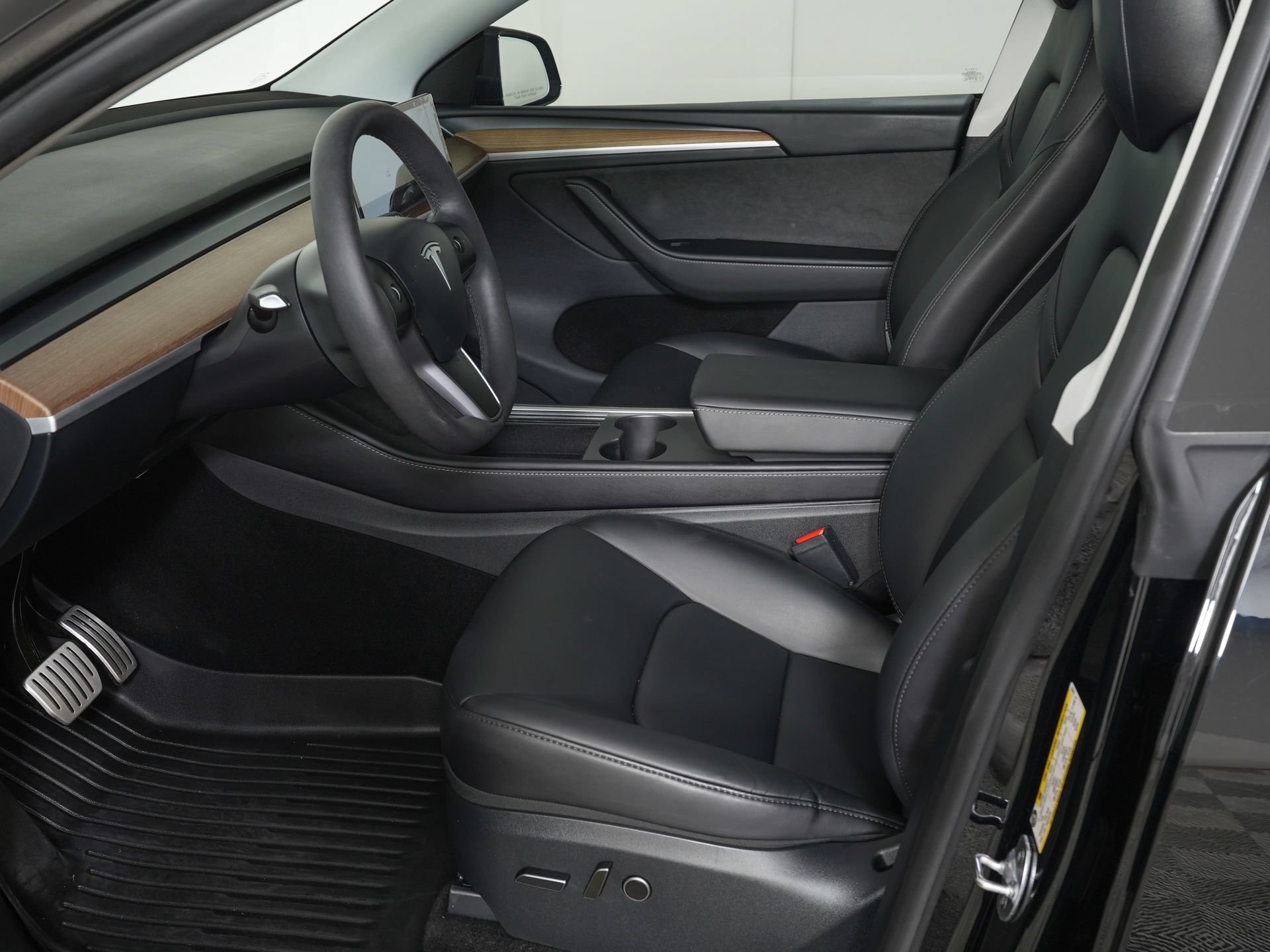 Used 2024 Tesla Model Y Performance AWD/4WD image 13