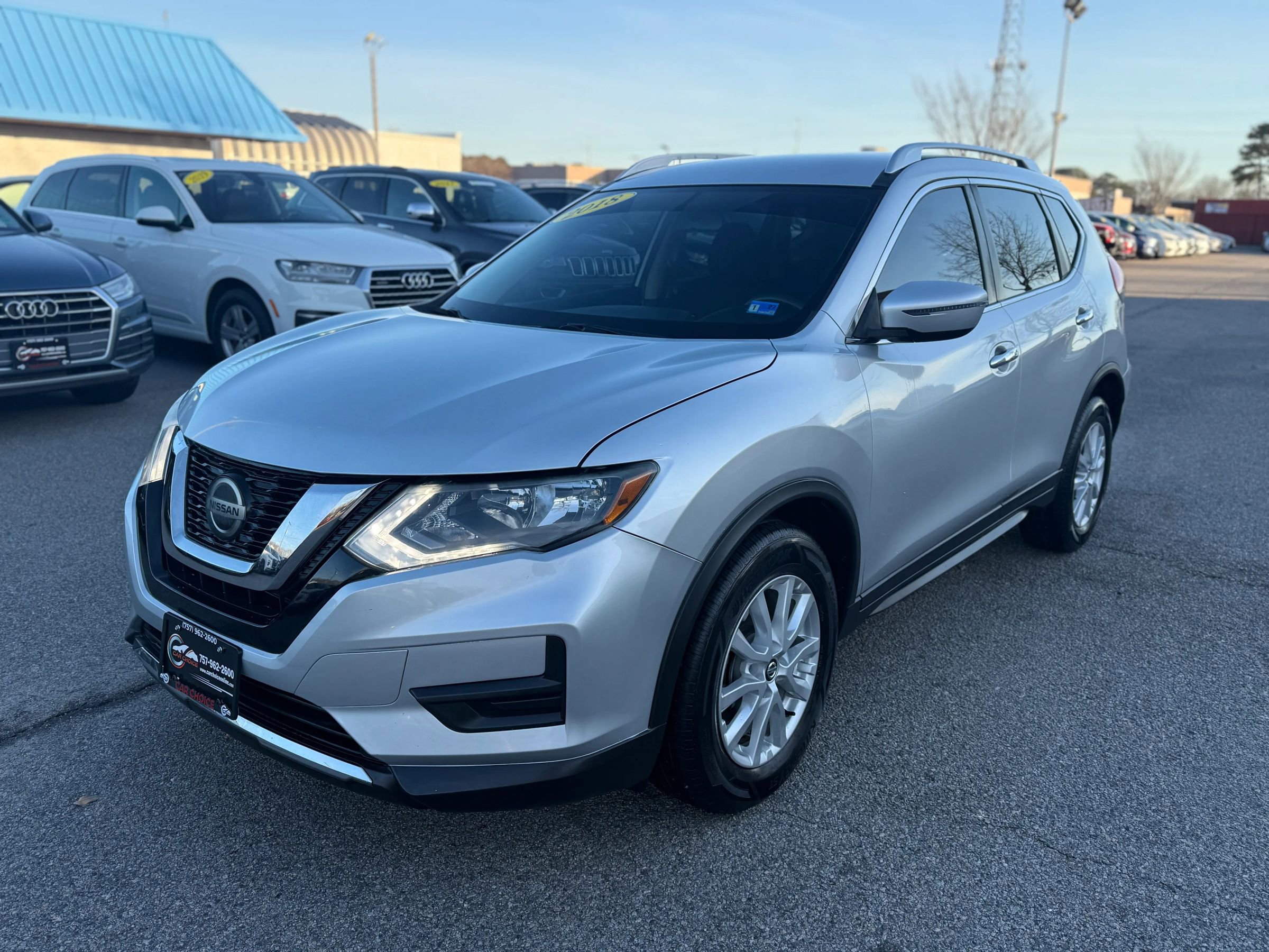 Used 2018 Nissan Rogue SV FWD image 4