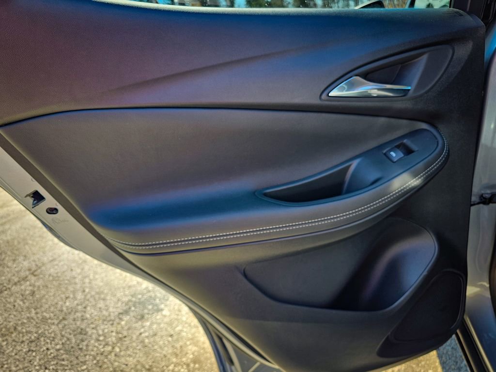 Used 2023 Buick Encore GX Select w/ Safety Package II image 27