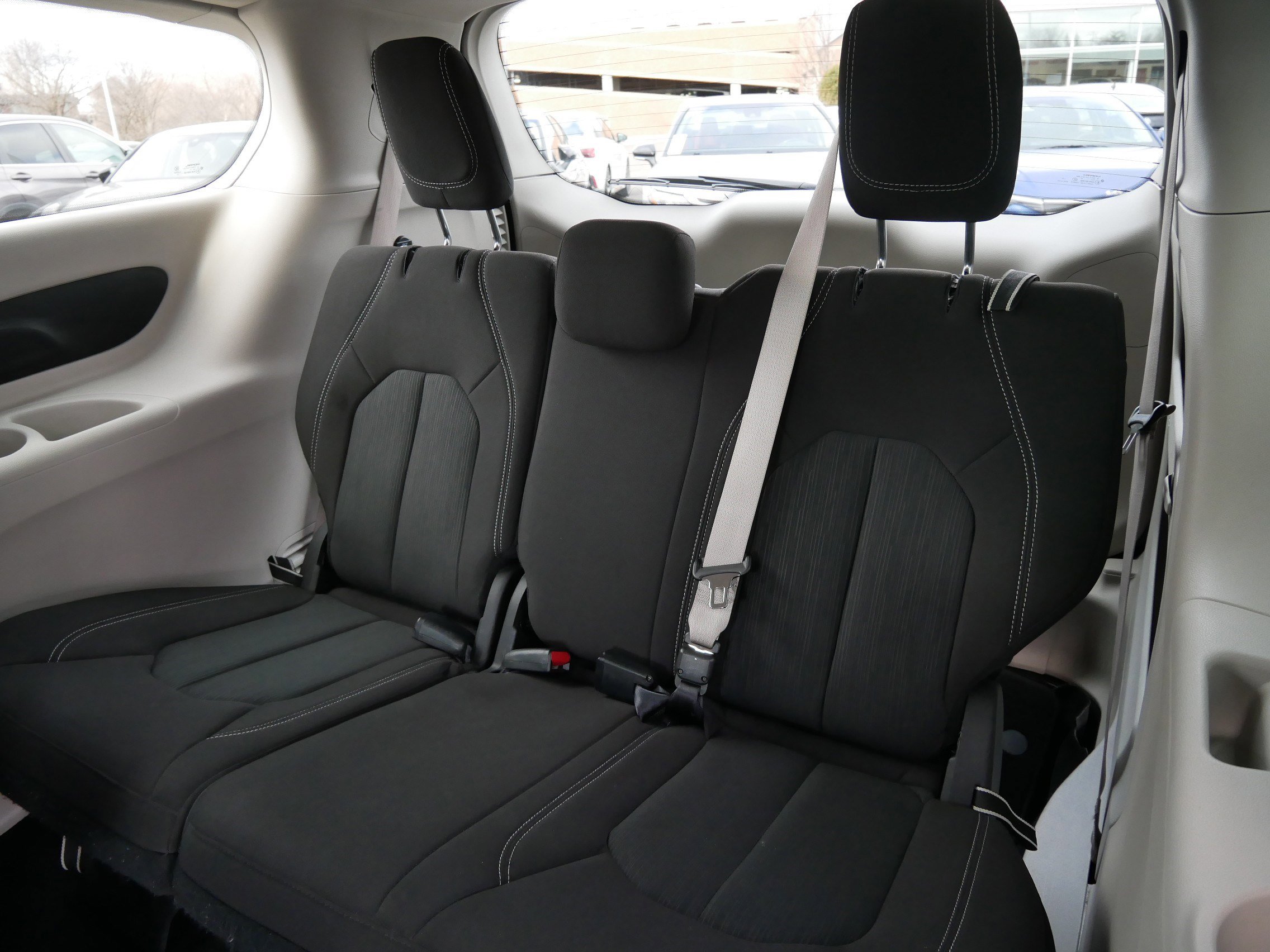 Used 2023 Chrysler Voyager LX image 27