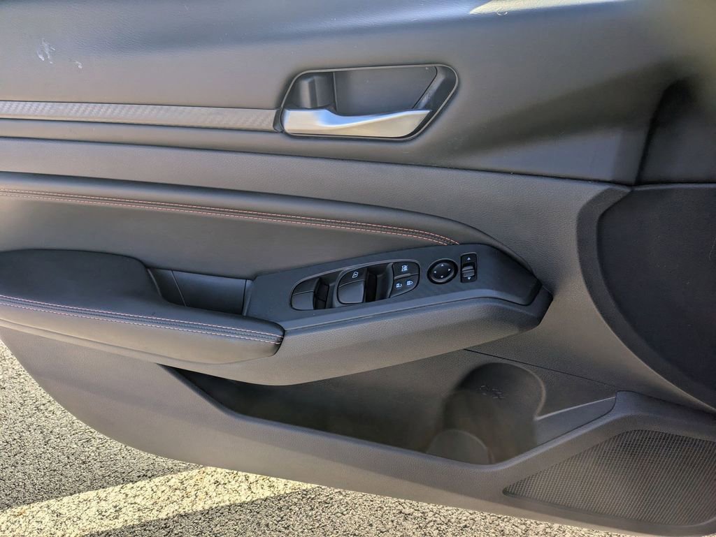 Used 2022 Nissan Altima 2.5 SR image 9