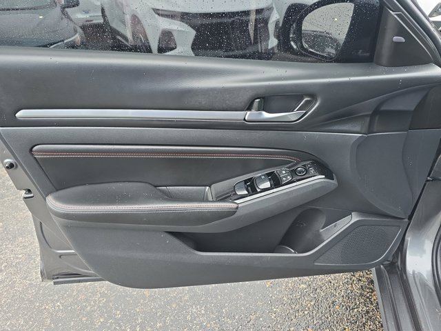 Used 2023 Nissan Altima 2.5 SR w/ SR Premium Package image 22