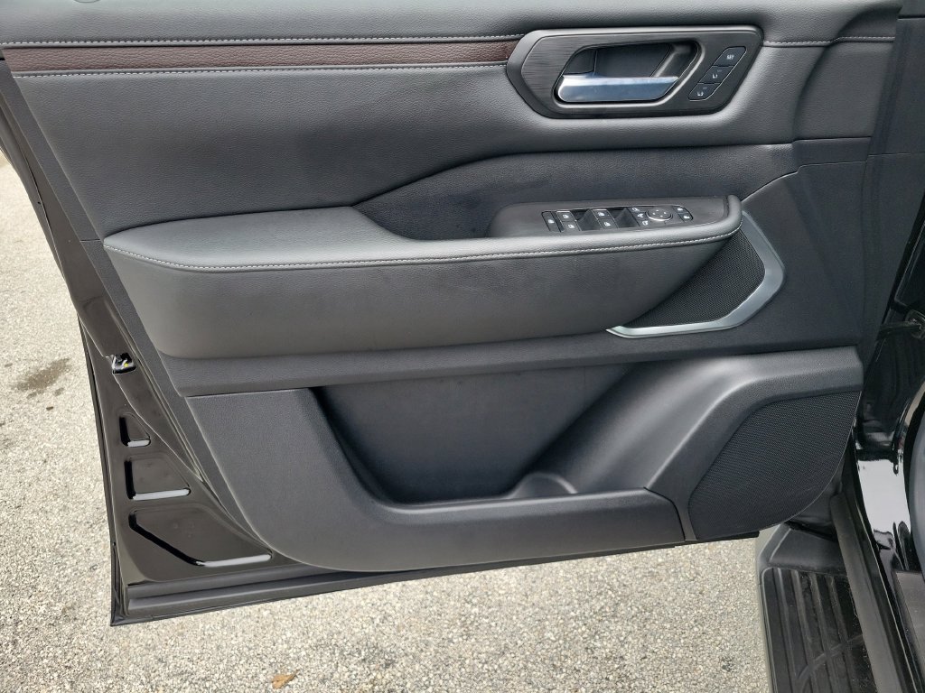 Certified 2025 Nissan Armada Platinum RWD image 27