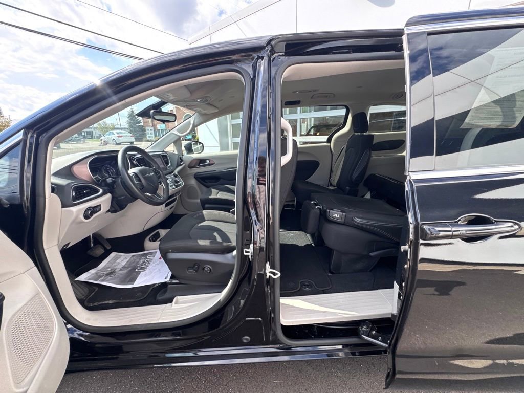 Used 2024 Chrysler Voyager LX FWD image 30