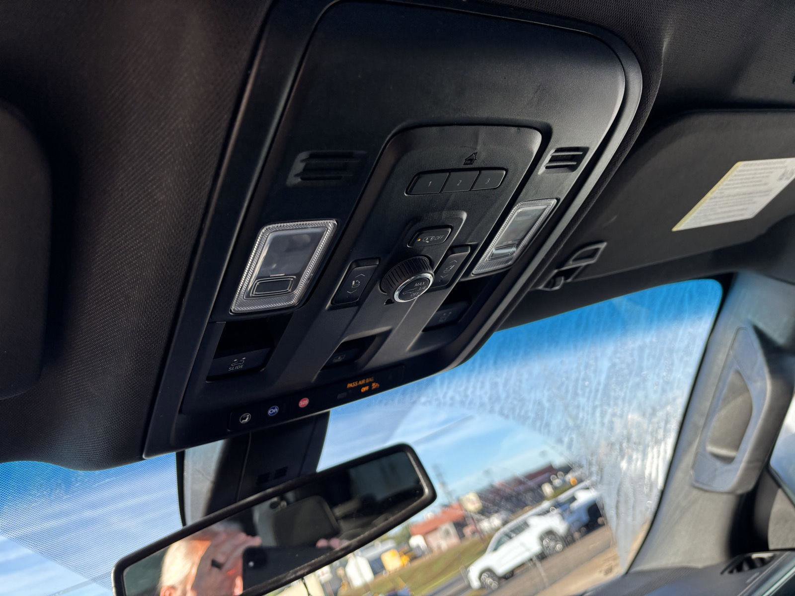 Used 2022 GMC Yukon XL SLT w/ SLT Premium Package image 21