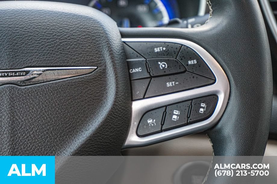 Used 2023 Chrysler Pacifica Touring-L FWD image 31