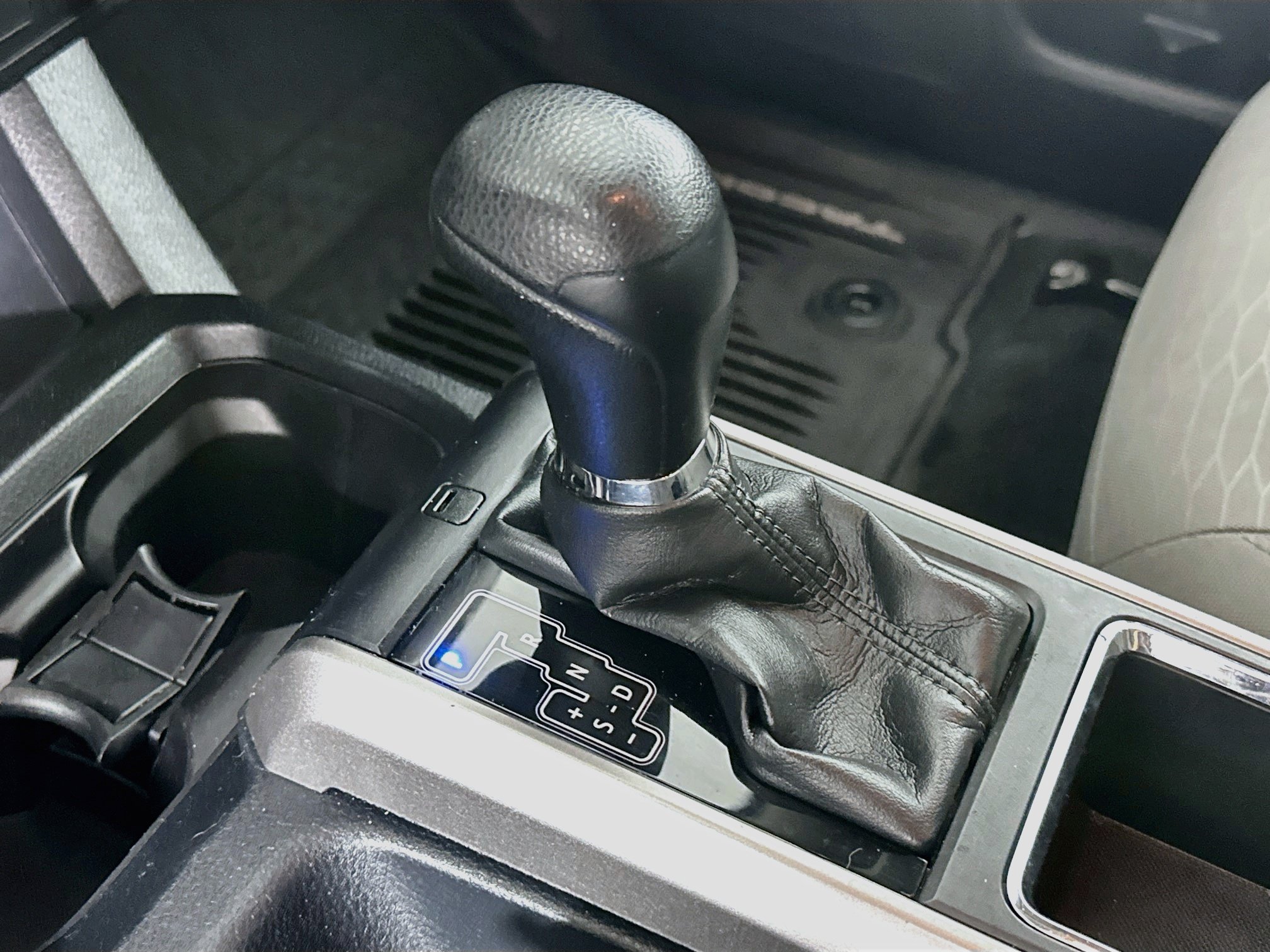 Used 2019 Toyota Tacoma SR5 AWD/4WD image 23