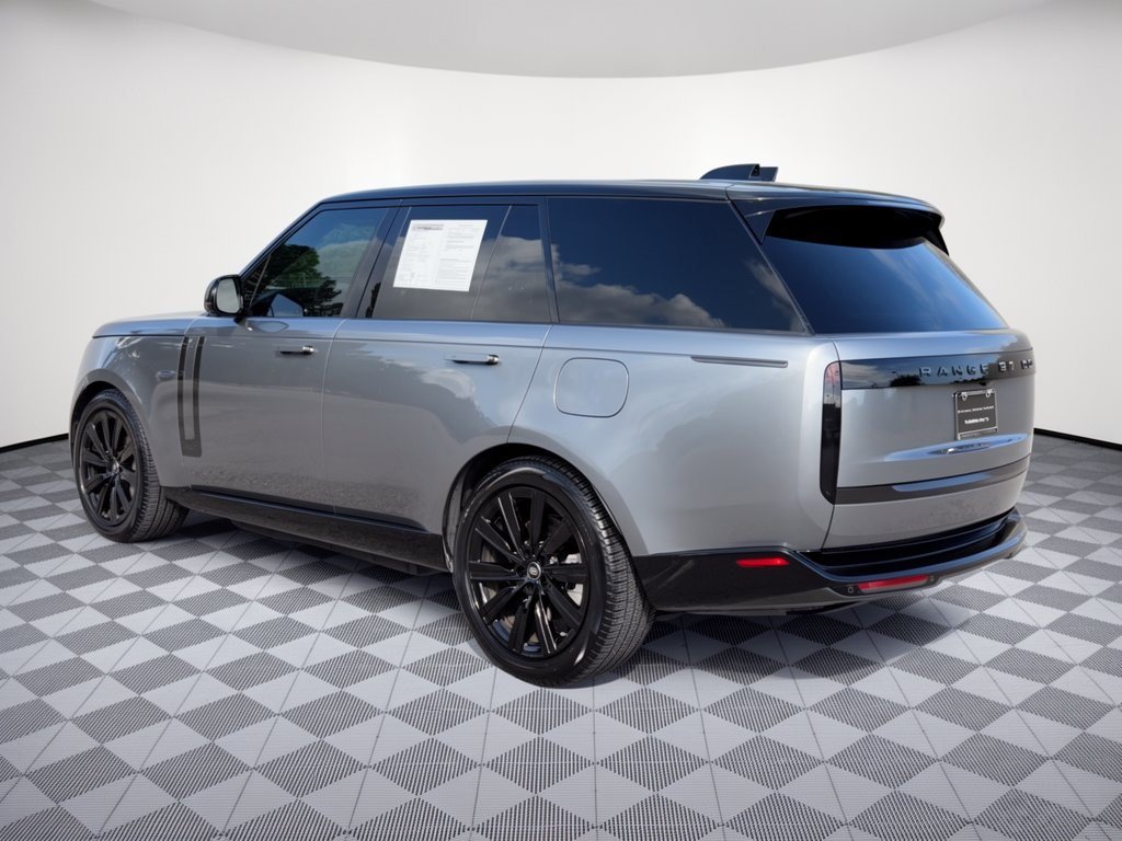 Used 2025 Land Rover Range Rover SE AWD/4WD image 3