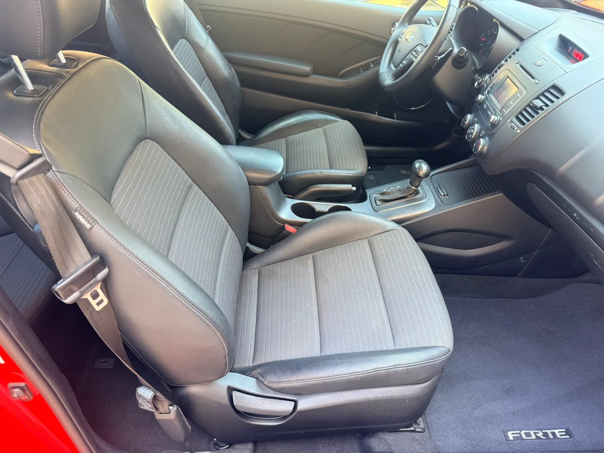 Used 2015 Kia Forte Koup SX FWD image 21