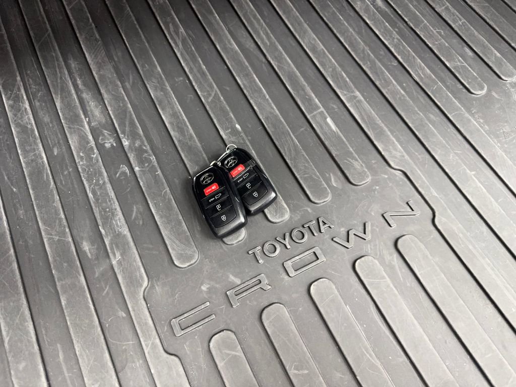 Used 2023 Toyota Crown XLE image 80