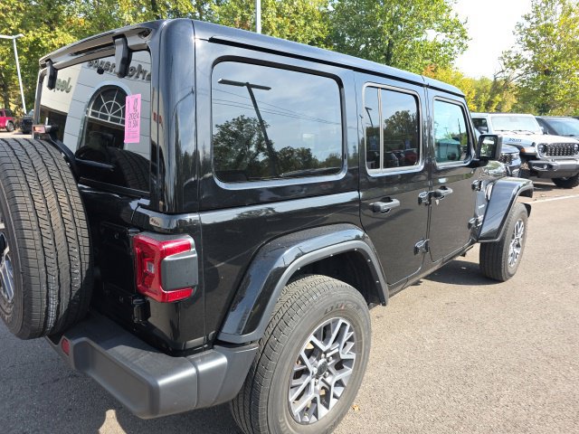 Used 2024 Jeep Wrangler Unlimited Sahara w/ Technology Group AWD/4WD image 5