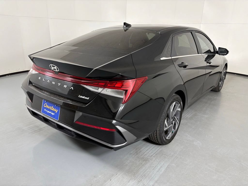 Used 2025 Hyundai Elantra Limited FWD image 8