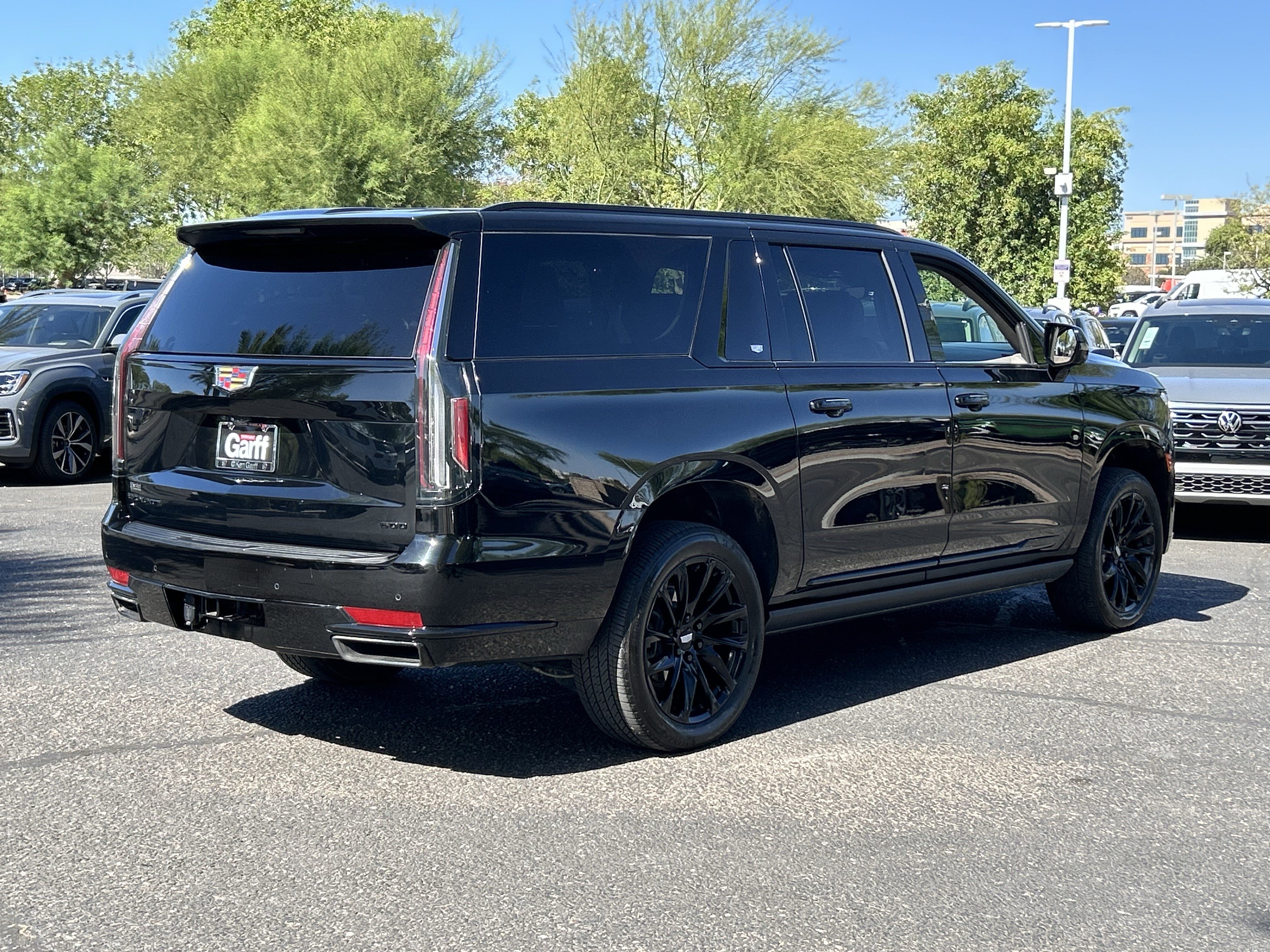 Used 2024 Cadillac Escalade ESV Sport Platinum w/ LPO, ONYX Package AWD/4WD image 4