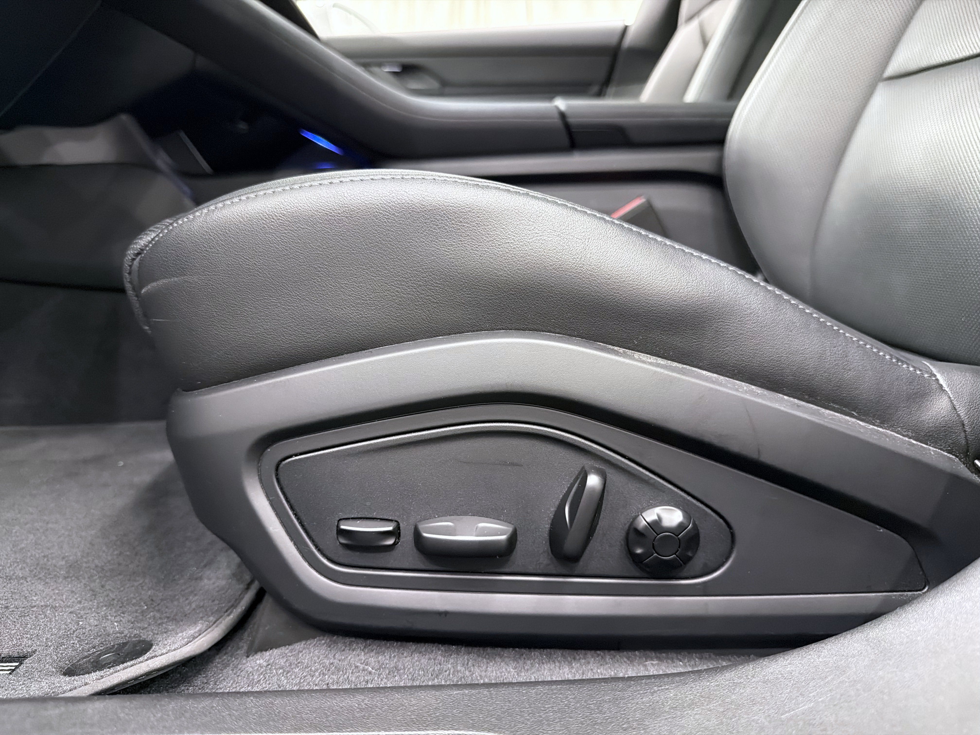 Certified 2021 Porsche Taycan RWD image 31