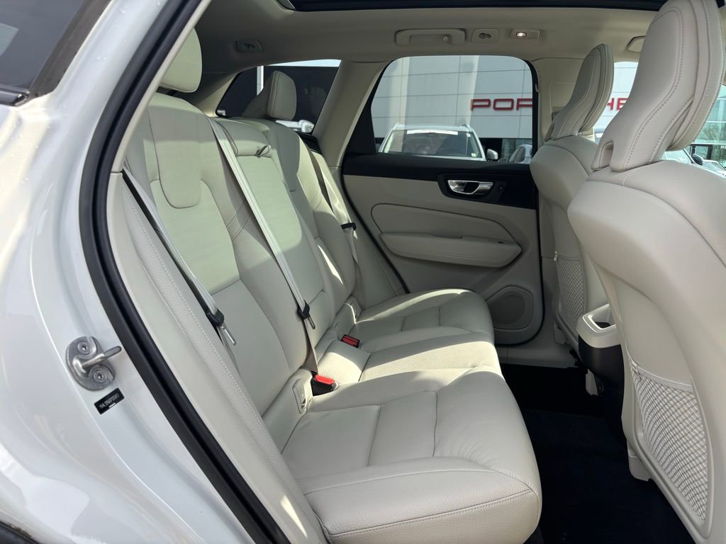 Used 2023 Volvo XC60 B5 Plus w/ Climate Package AWD/4WD image 23