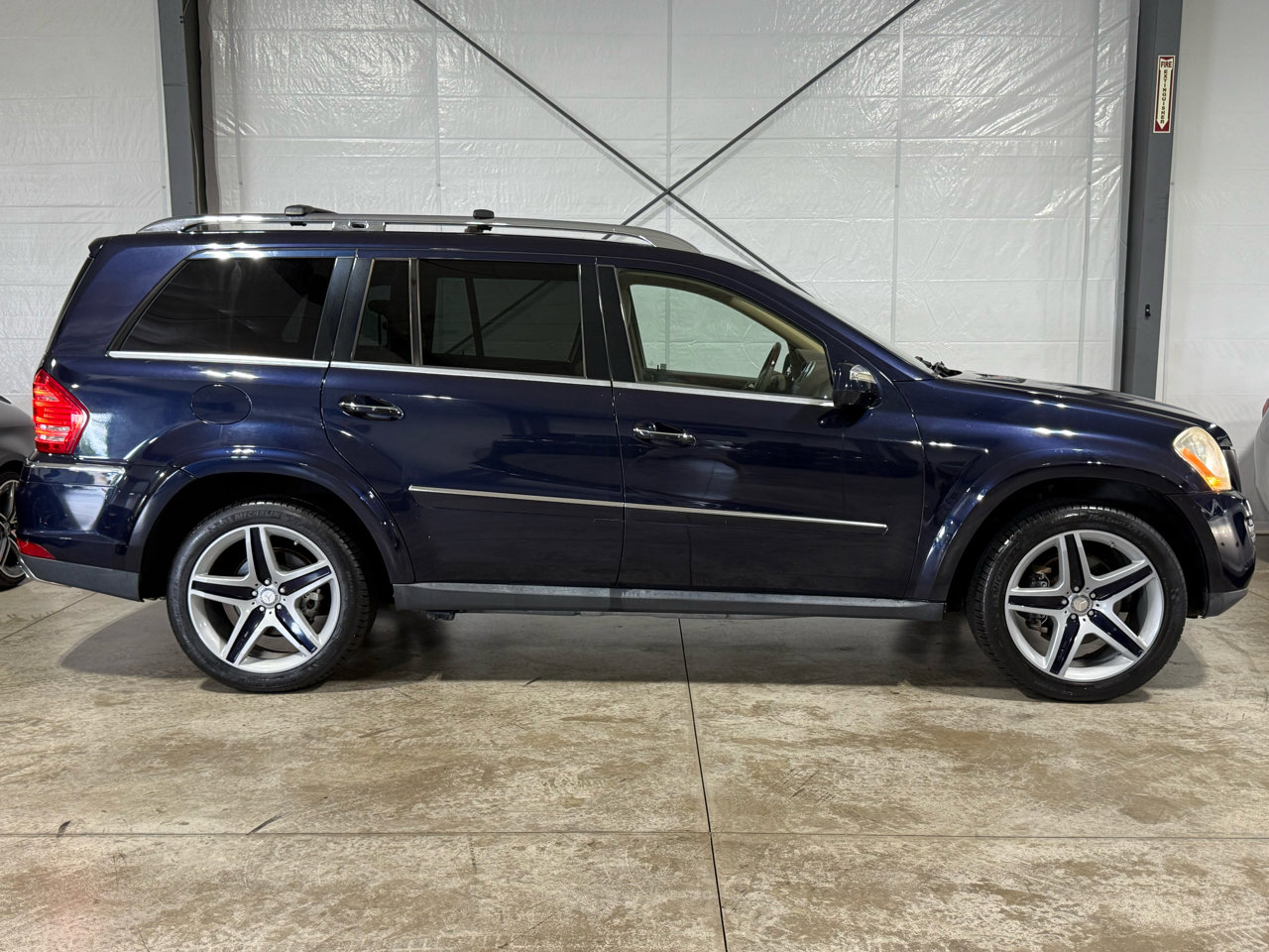 Used 2010 Mercedes-Benz GL 550 4MATIC image 6