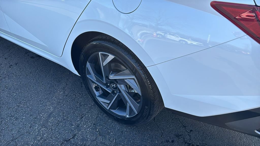 Used 2025 Hyundai Elantra SEL image 9
