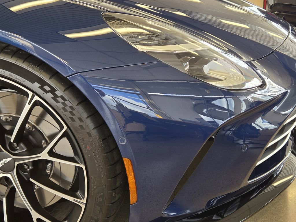 Used 2025 Aston Martin V8 Vantage Coupe image 8