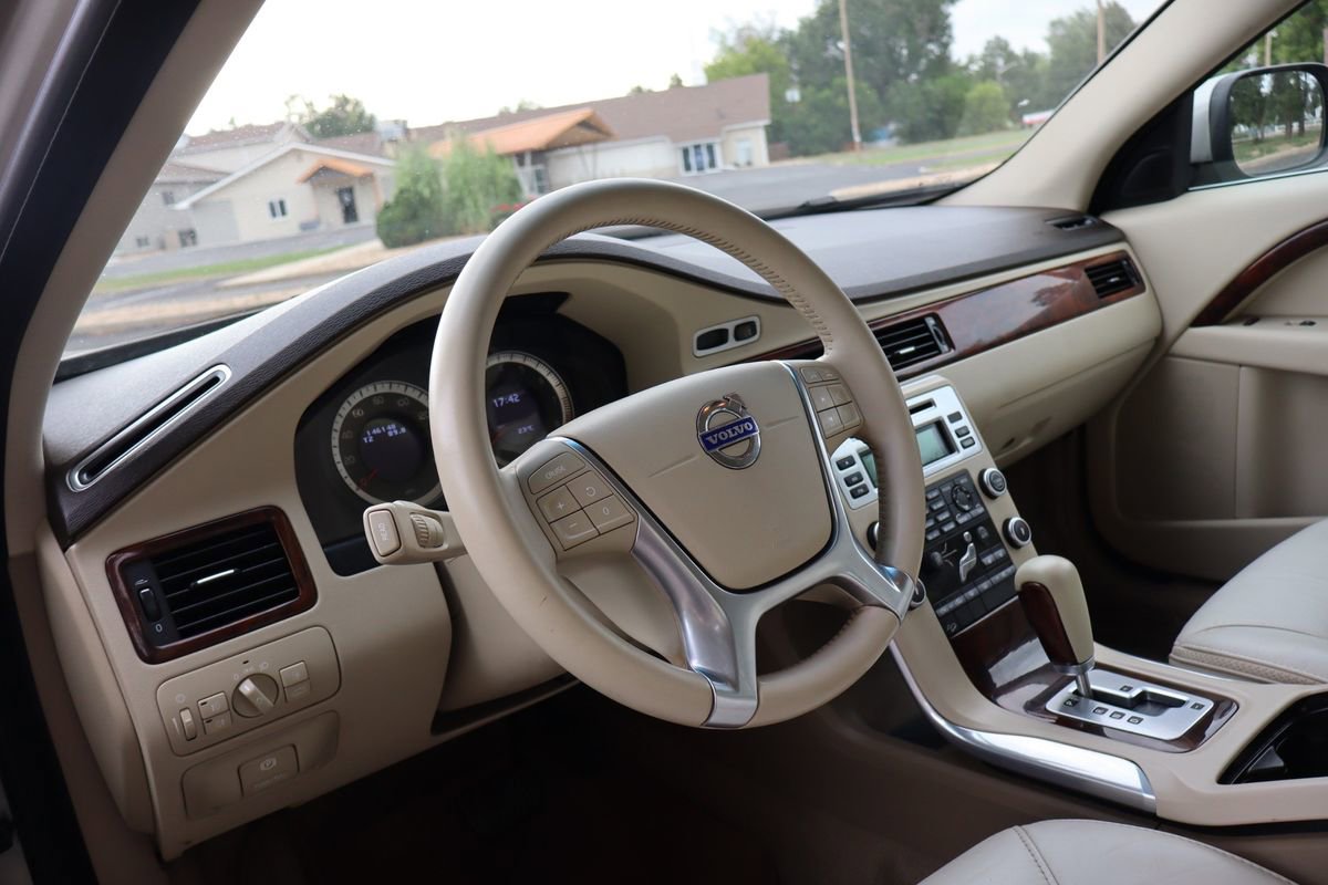 Used 2011 Volvo XC70 T6 image 15