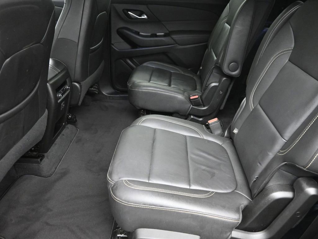 Used 2023 Chevrolet Traverse LT w/ Rear Camera Mirror Package image 11