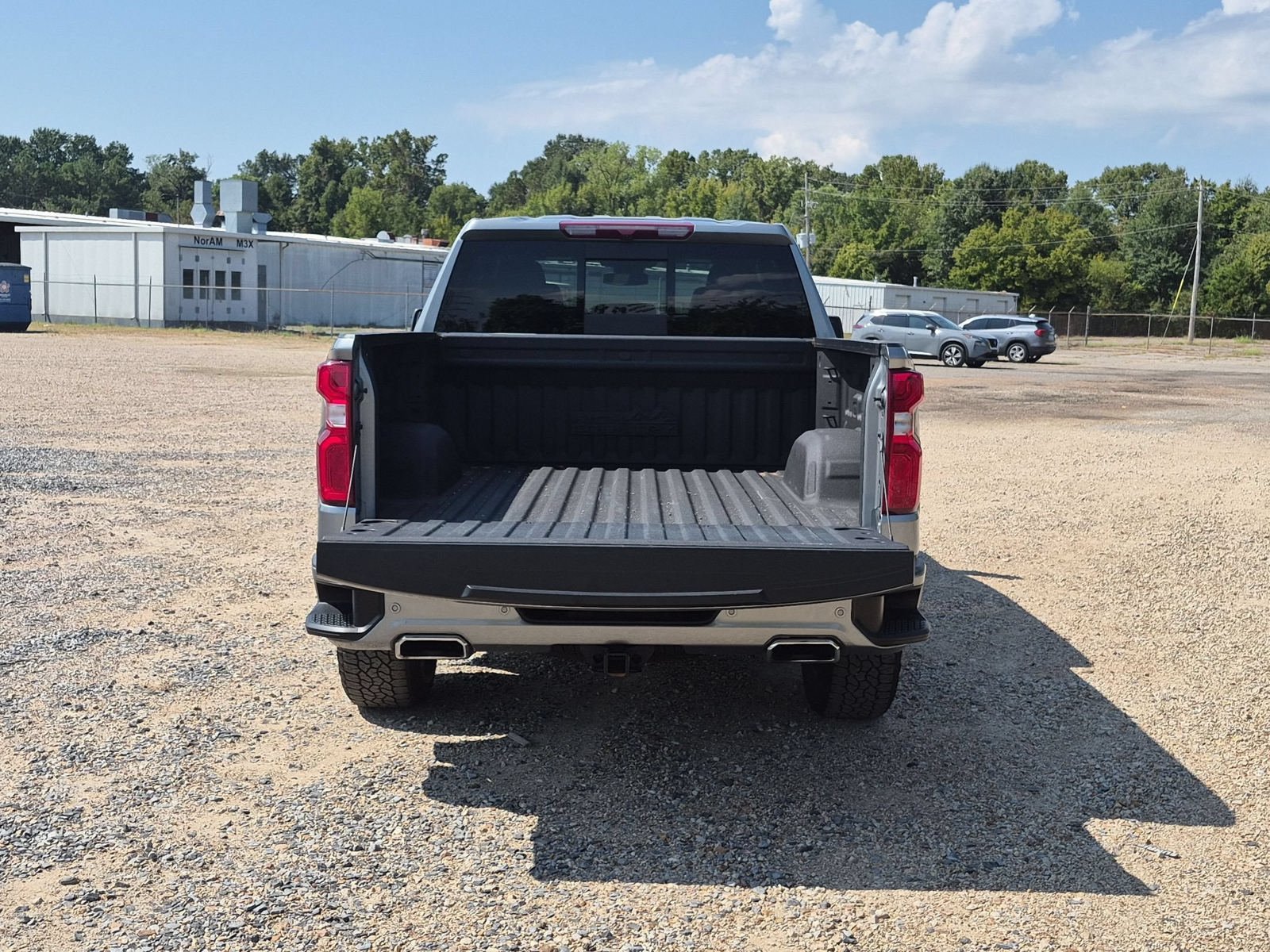 Used 2024 Chevrolet Silverado 1500 High Country w/ Z71 Off-Road Package AWD/4WD image 4