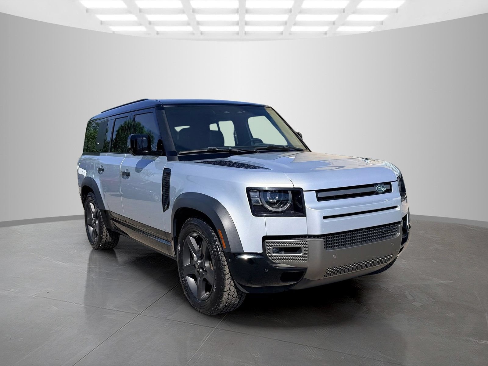 Used 2023 Land Rover Defender 130 X-Dynamic SE AWD/4WD image 3