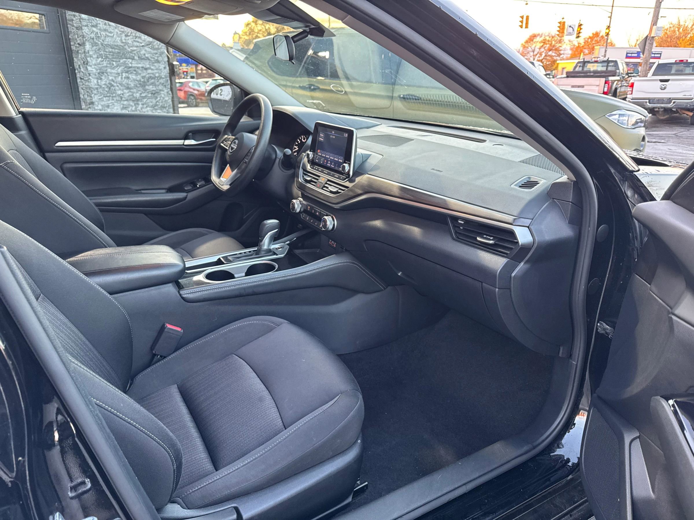 Used 2023 Nissan Altima 2.5 SV image 11