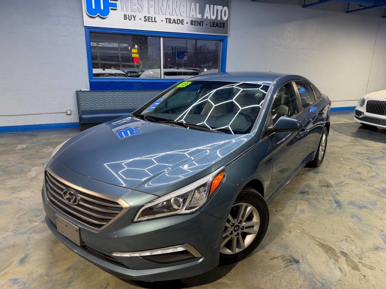 Used 2015 Hyundai Sonata SE image 1