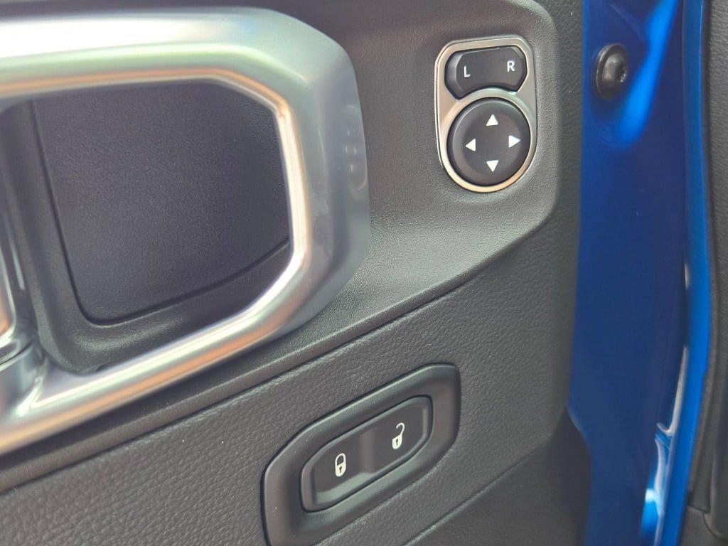 New 2026 Jeep Wrangler Unlimited Sahara AWD/4WD image 36