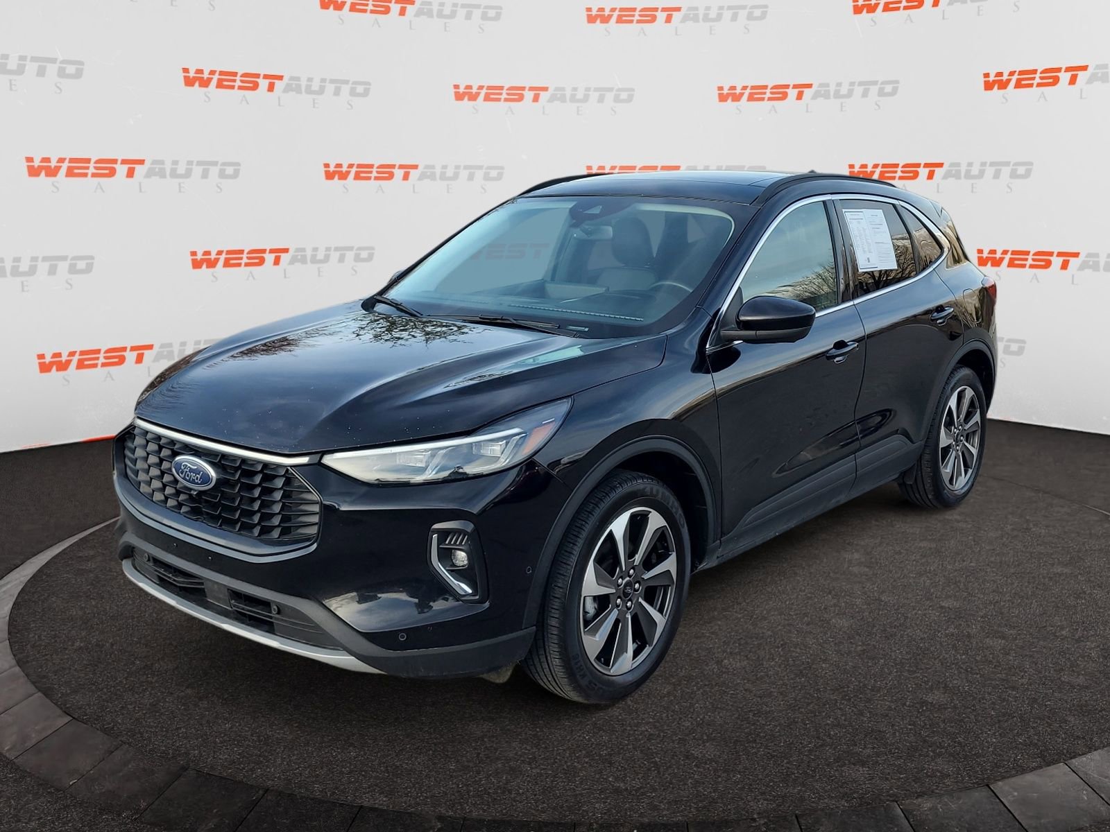 Used 2023 Ford Escape Platinum w/ Premium Technology Package image 1