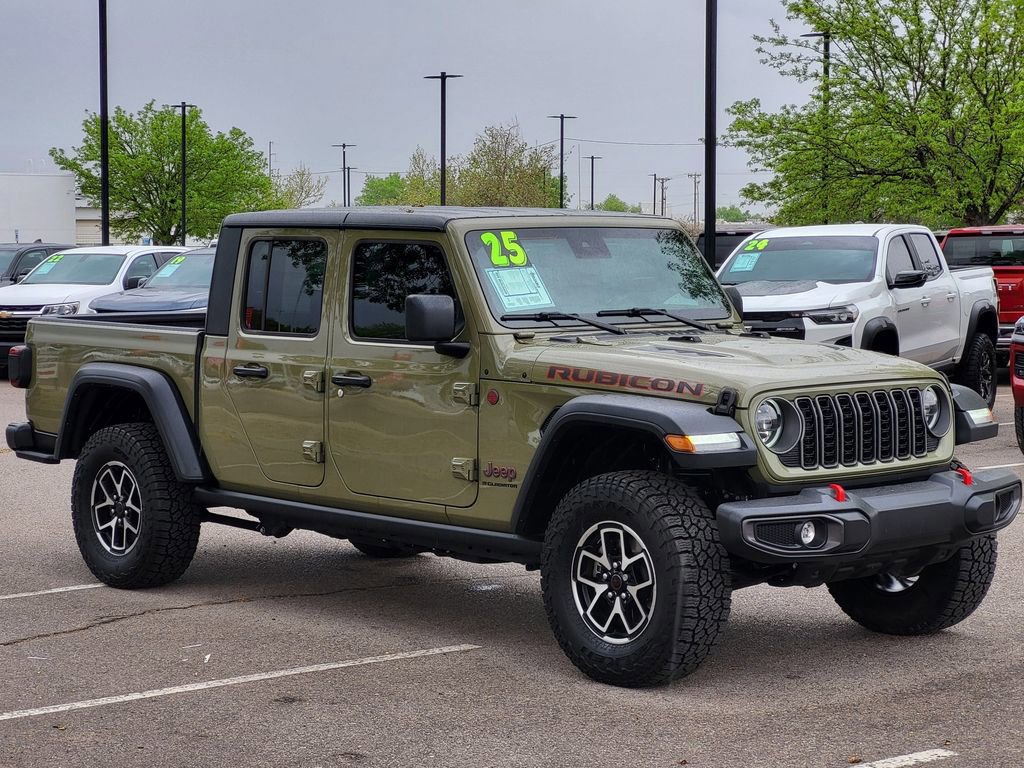 Used 2025 Jeep Gladiator Rubicon w/ Convenience Group AWD/4WD image 2