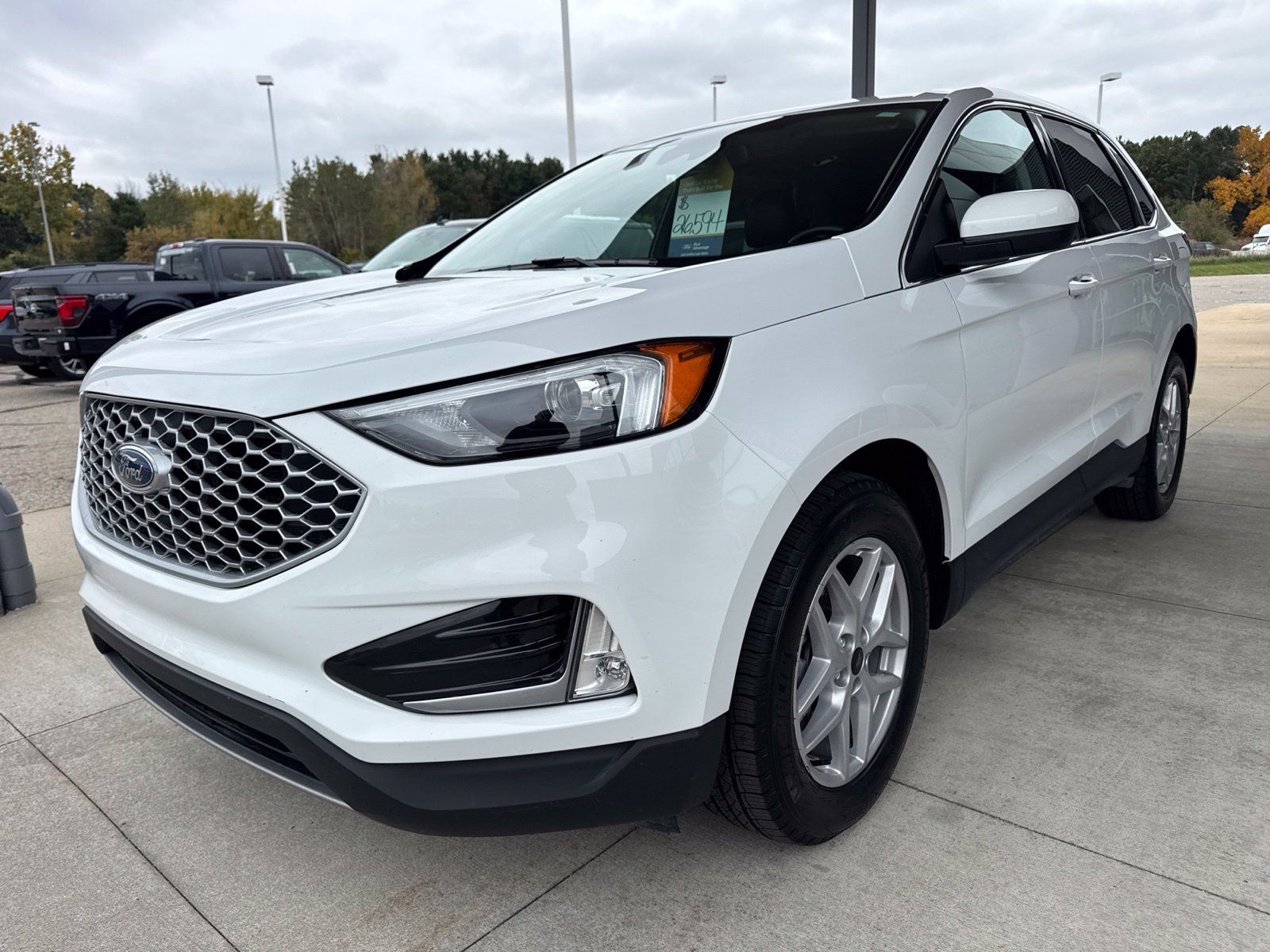 Certified 2024 Ford Edge SEL w/ Convenience Package AWD/4WD image 3
