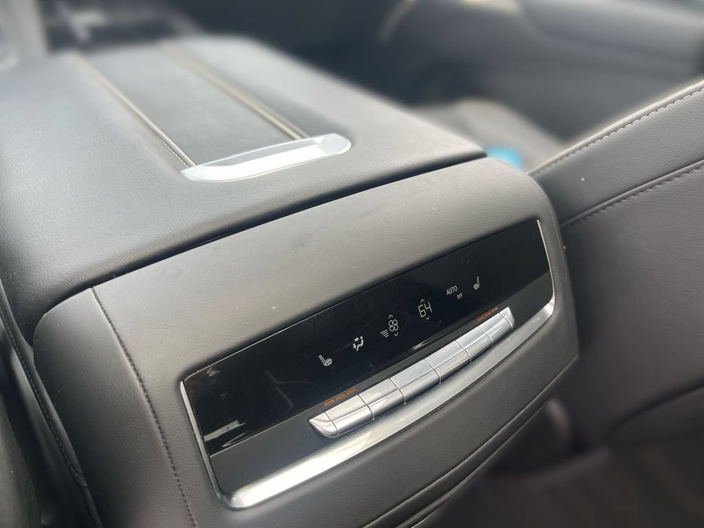 Used 2024 Cadillac Escalade ESV Sport AWD/4WD image 41